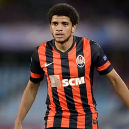 Taison photo