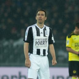 Youri Djorkaeff photo